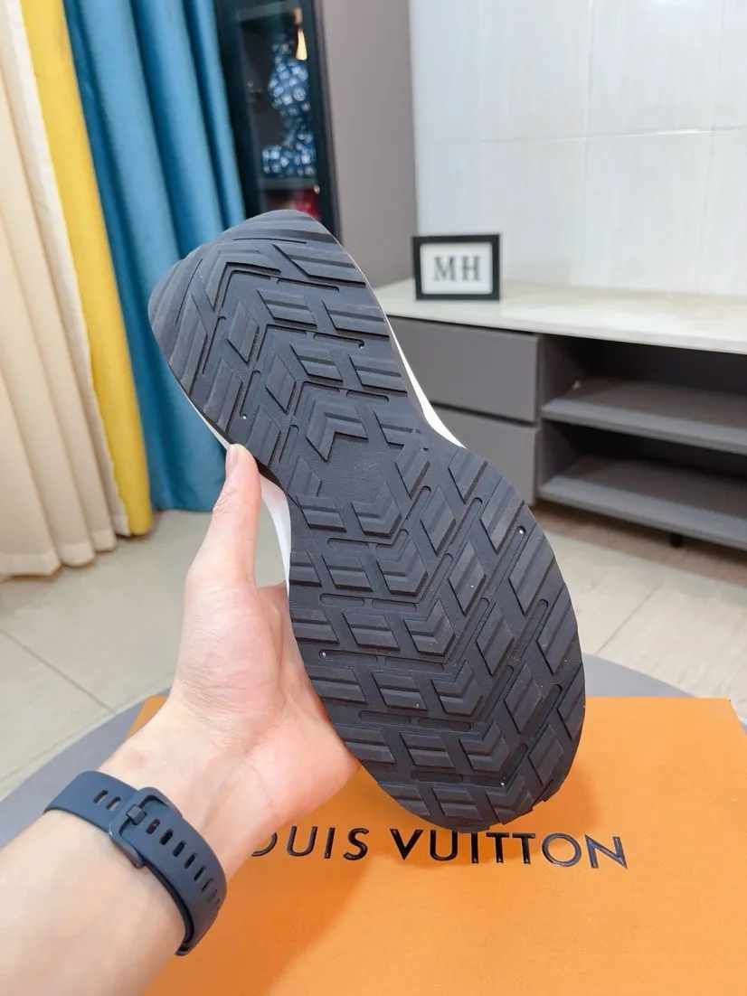 Men's shoes💰458🌸🌸【LV】Louis Vuitton🔍Top Purchasing Agency🇮🇹 Lu Street Fashion God's new sports shoes are coming and are on sale at the counter simultaneously. Original factory configuration, original cowhide fabric imported from Italy, high-quality embossed splicing complex process, sports fashionista, imported water-dyed sheepskin lining, sole: Wang Yuan factory specializes in original sole super comfortable, original factory follow-up goods 🔍🔍High quality, you can enter and leave the counter at will, welcome to compare and synchronize with the counter, code number 38-44, 45 customized